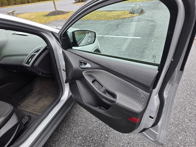 Ford Focus SE Sedan 2014