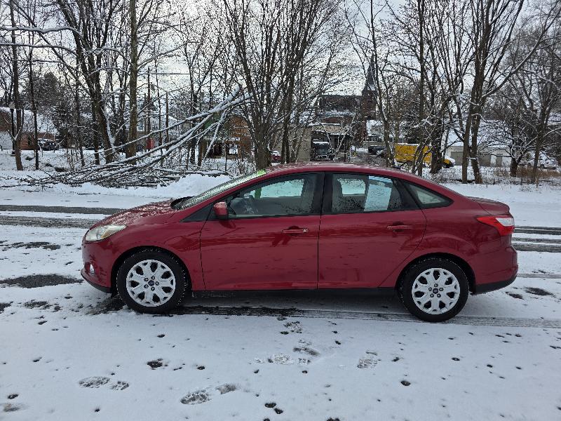 Ford Focus SE Sedan 2012