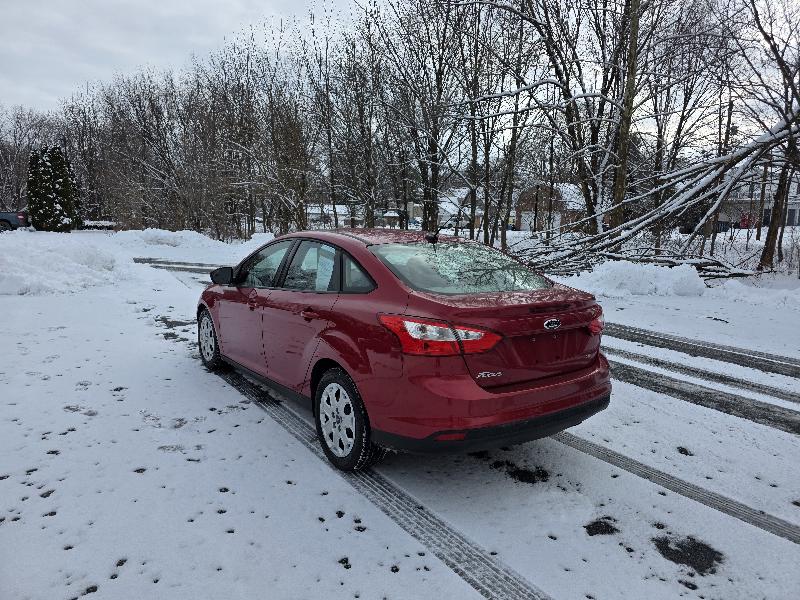 Ford Focus SE Sedan 2012