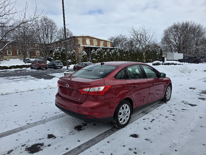 Ford Focus SE Sedan 2012