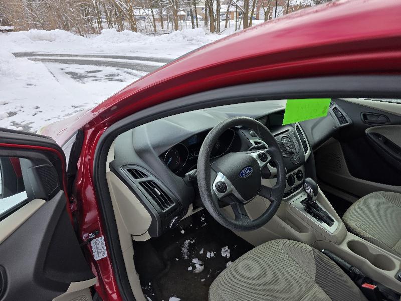 Ford Focus SE Sedan 2012