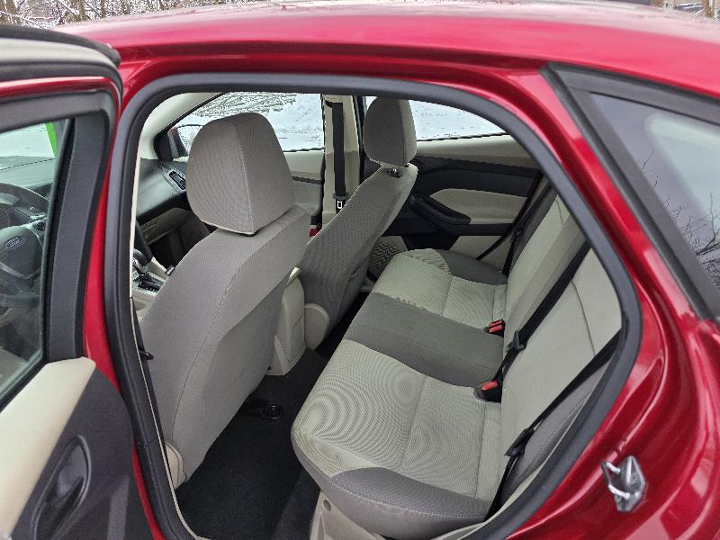 Ford Focus SE Sedan 2012