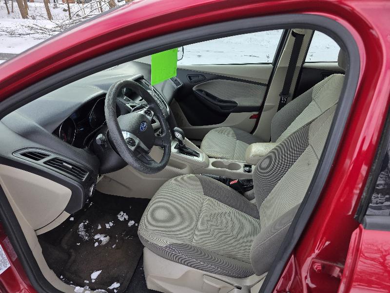 Ford Focus SE Sedan 2012