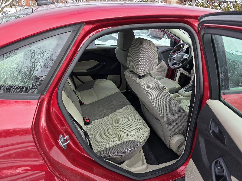 Ford Focus SE Sedan 2012