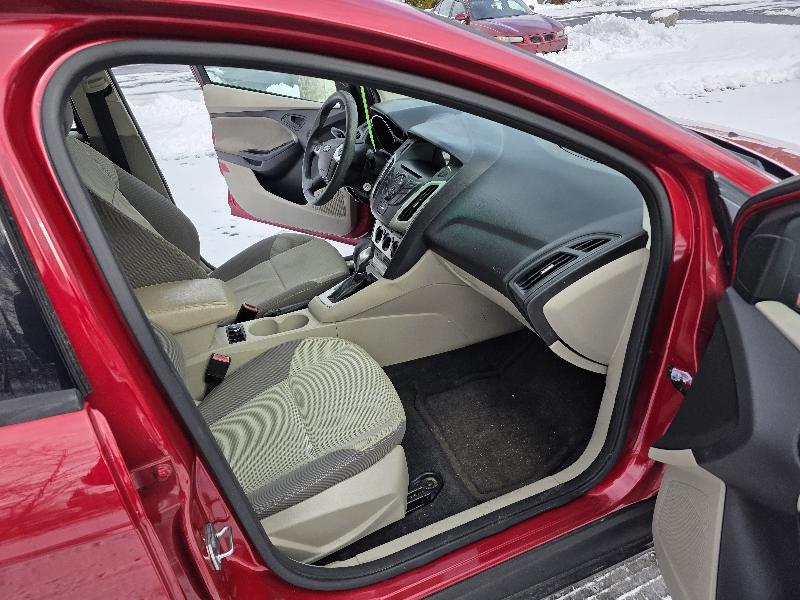 Ford Focus SE Sedan 2012