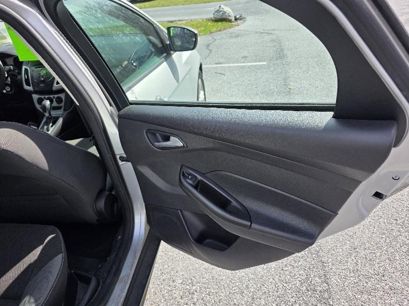 Ford Focus SE Sedan 2014