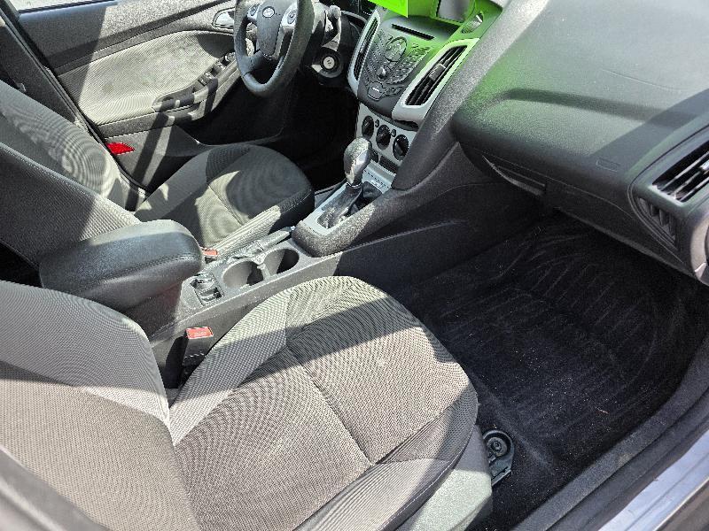Ford Focus SE Sedan 2014