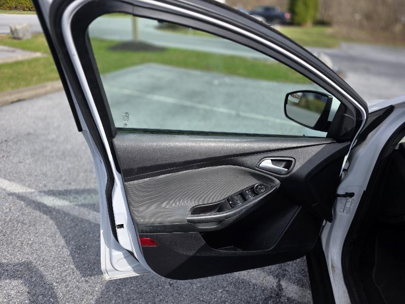 Ford Focus SE Hatch 2014