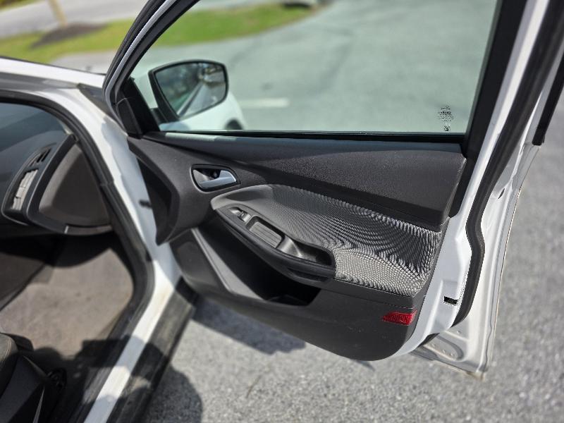 Ford Focus SE Hatch 2014