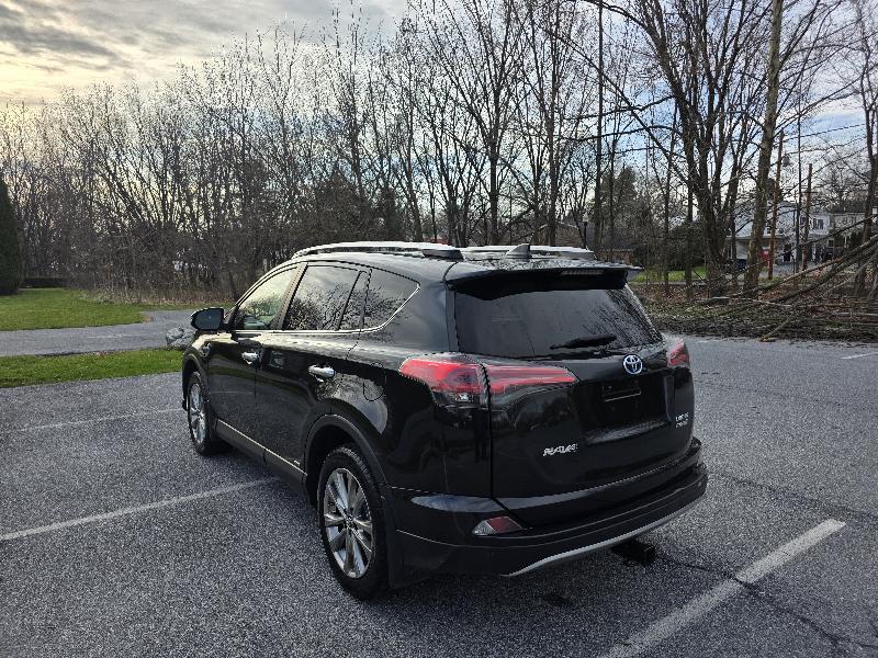 Toyota RAV4 Hybrid Limited 2017