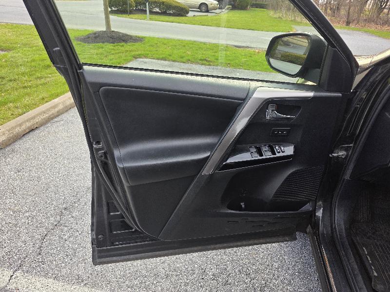 Toyota RAV4 Hybrid Limited 2017