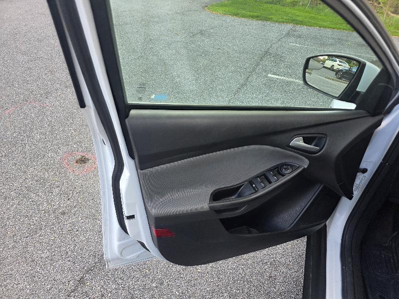 Ford Focus SE Sedan 2014