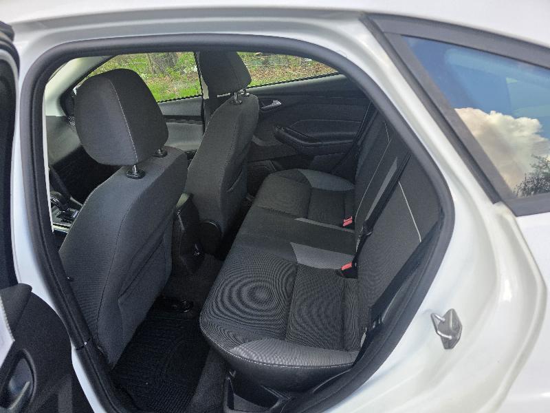 Ford Focus SE Sedan 2014