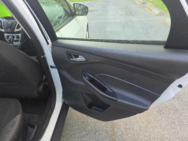 Ford Focus SE Sedan 2014