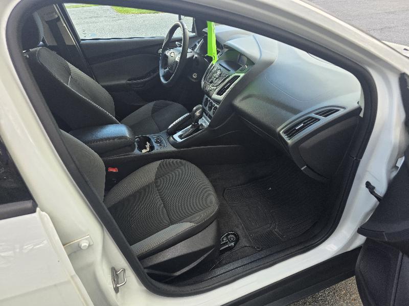 Ford Focus SE Sedan 2014