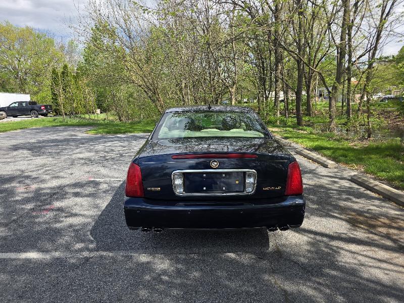 Cadillac DeVille Sedan 2005