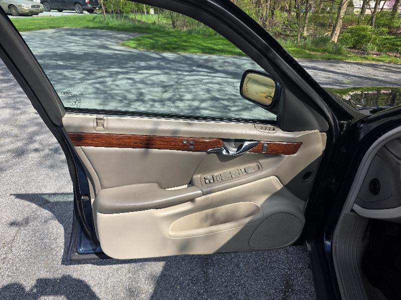 Cadillac DeVille Sedan 2005