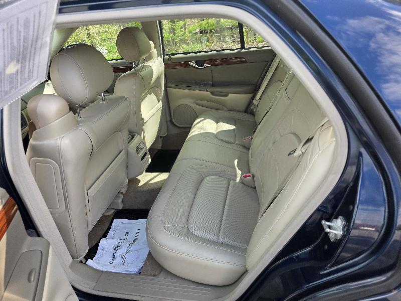 Cadillac DeVille Sedan 2005