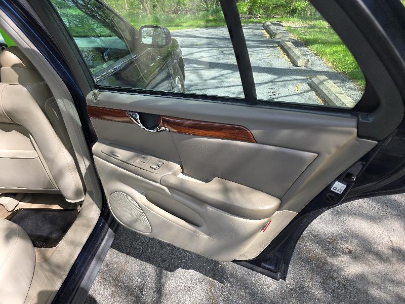 Cadillac DeVille Sedan 2005