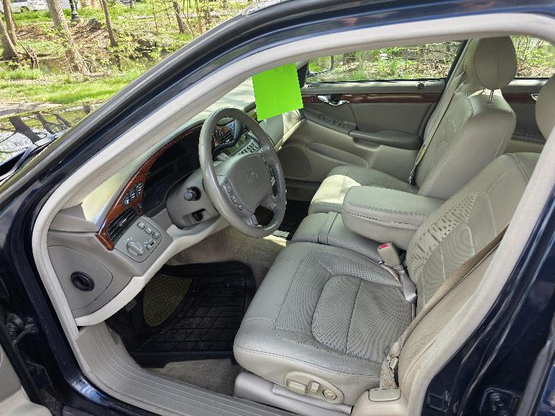 Cadillac DeVille Sedan 2005