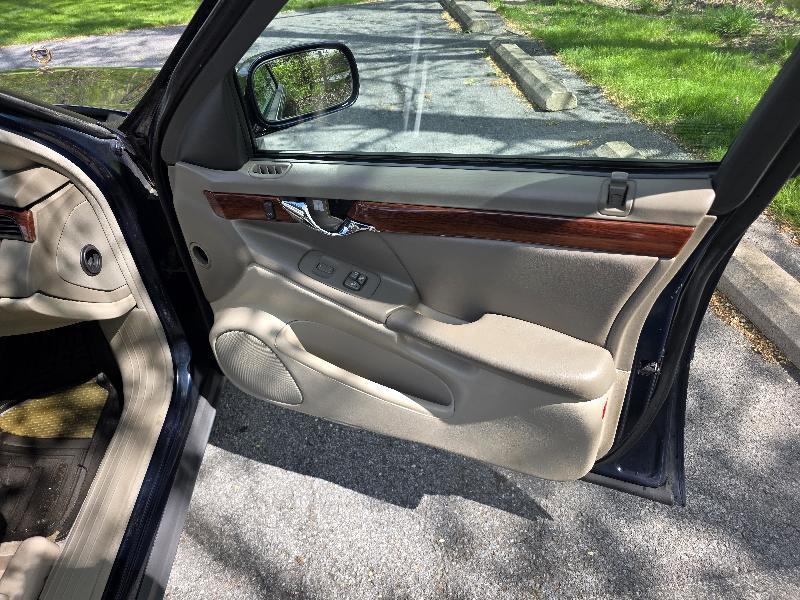 Cadillac DeVille Sedan 2005