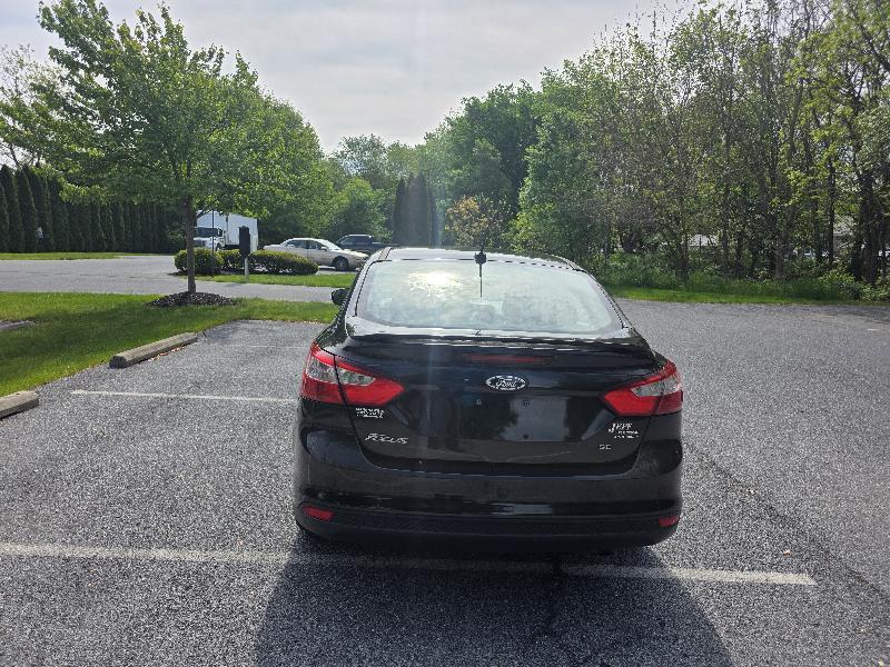 Ford Focus SE Sedan 2013