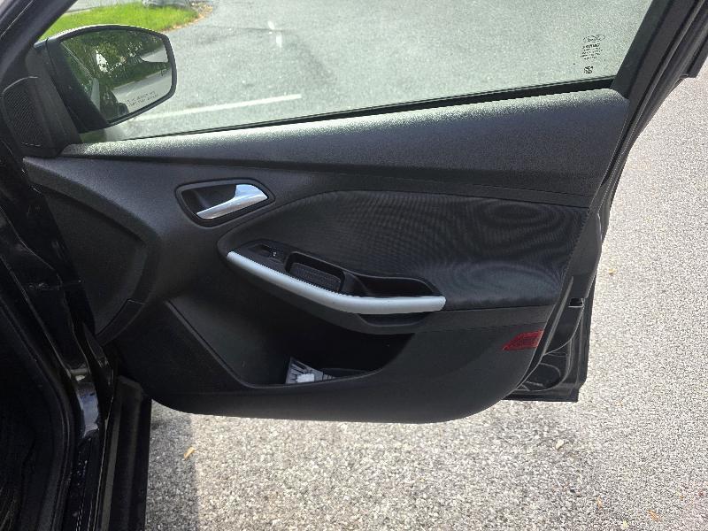 Ford Focus SE Sedan 2013
