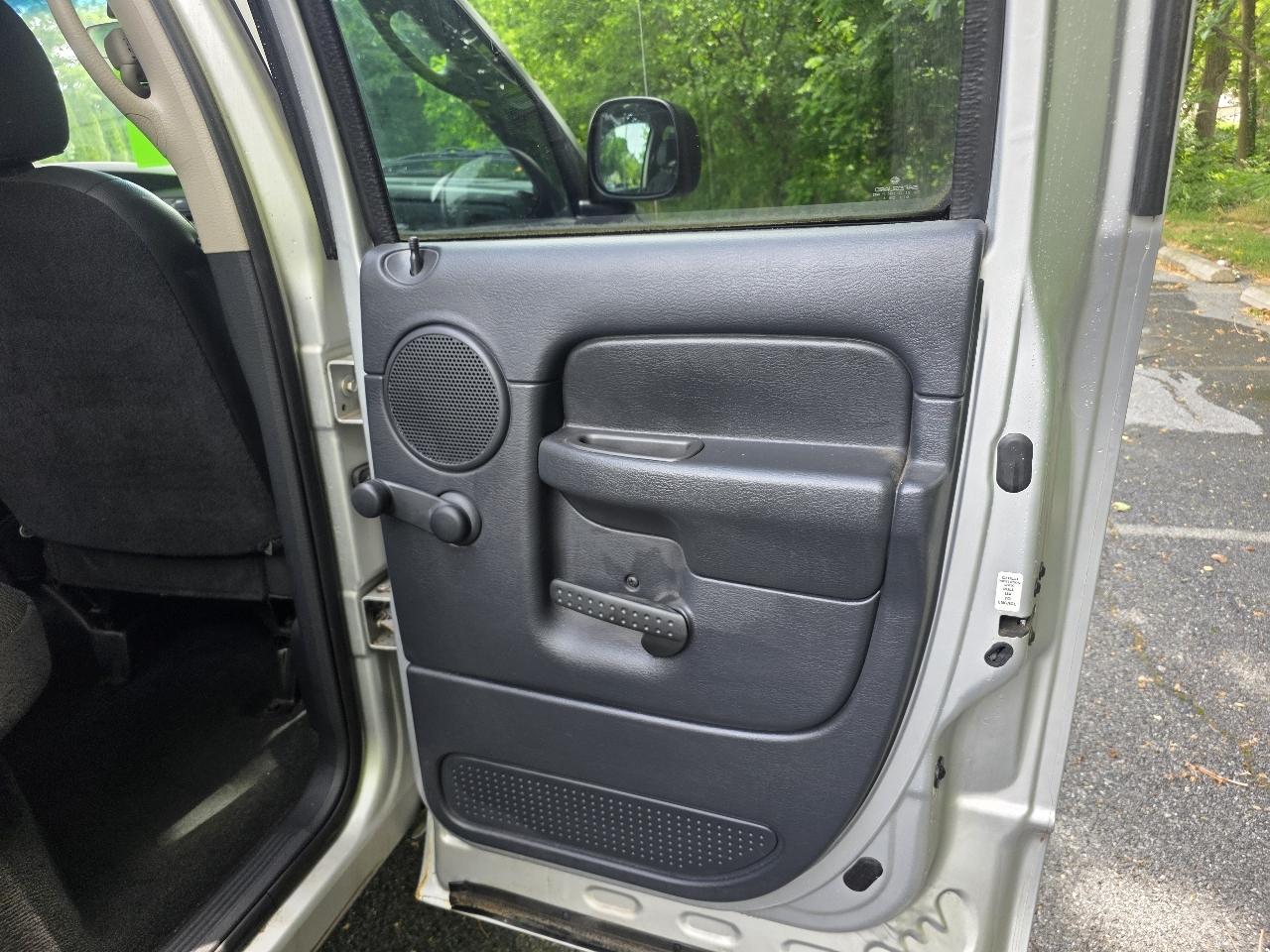 Dodge Ram 1500 ST Quad Cab Short Bed 4WD 2002