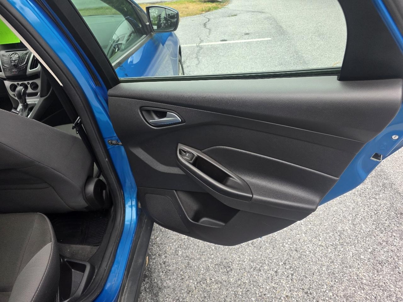 Ford Focus SE Sedan 2013
