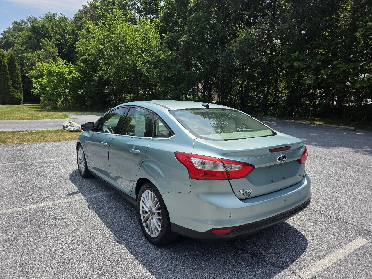 Ford Focus SEL Sedan 2012