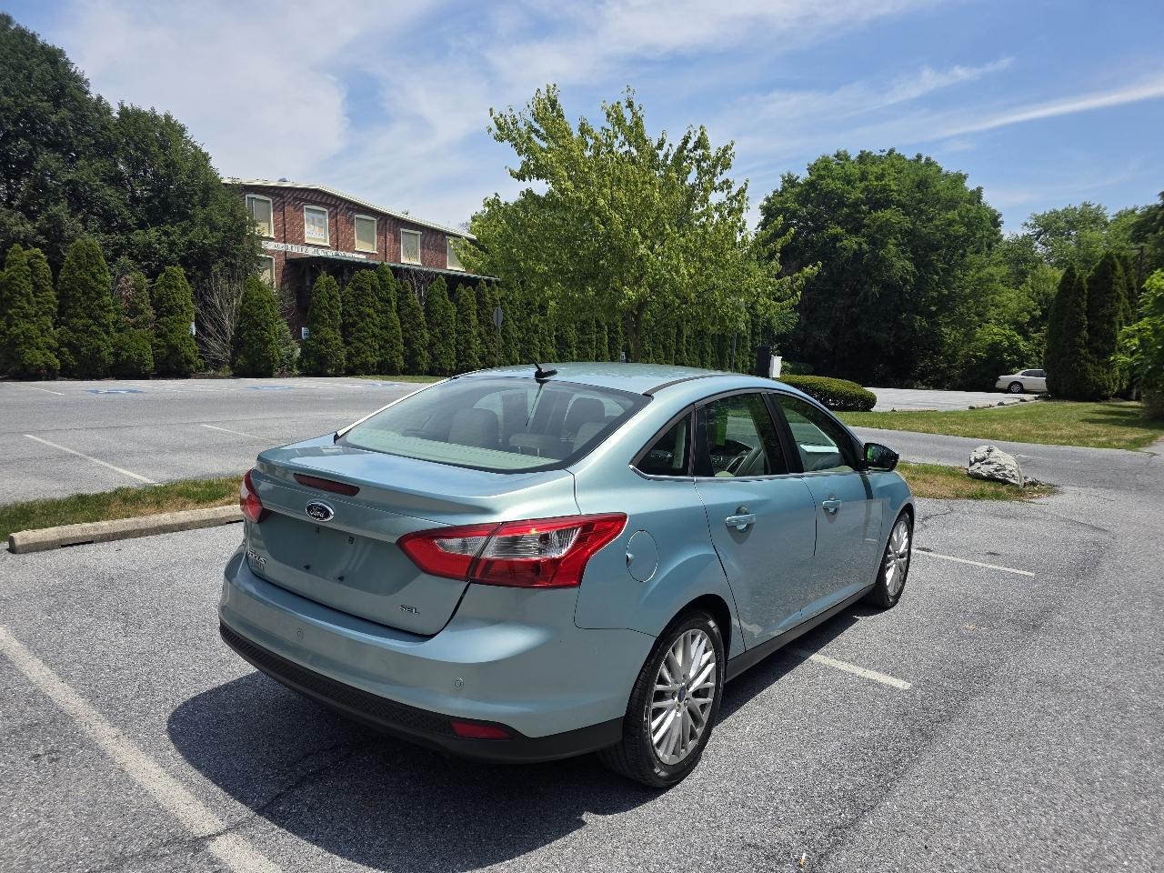 Ford Focus SEL Sedan 2012