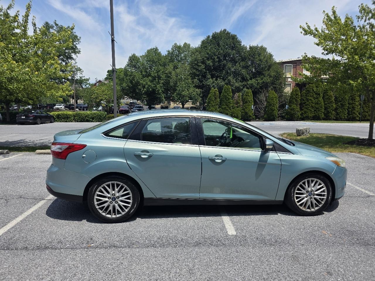 Ford Focus SEL Sedan 2012