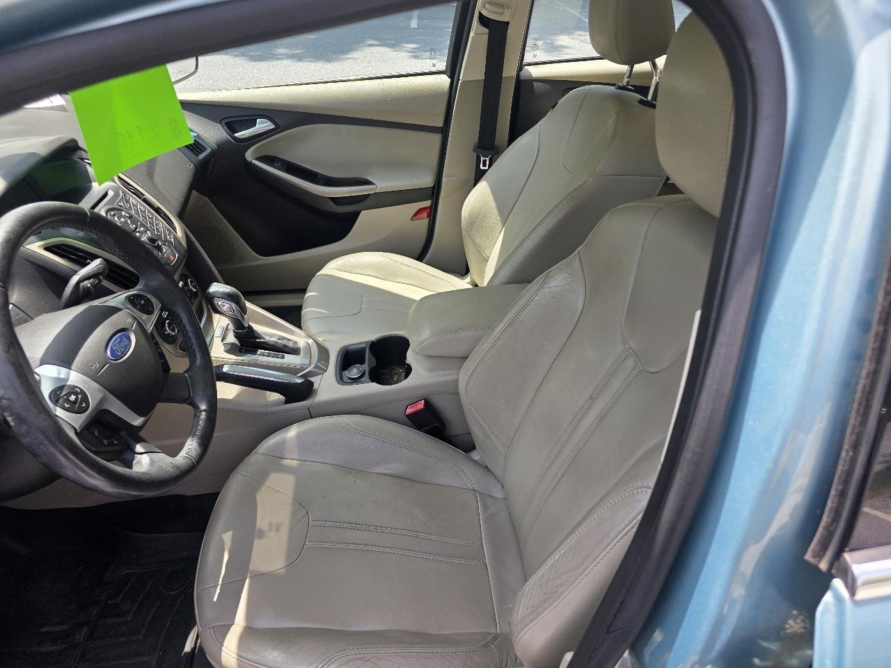Ford Focus SEL Sedan 2012