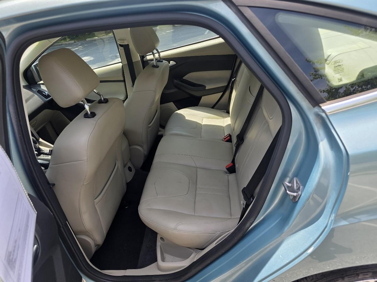 Ford Focus SEL Sedan 2012