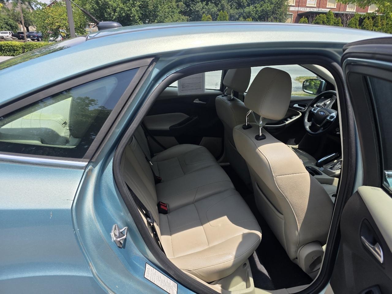 Ford Focus SEL Sedan 2012