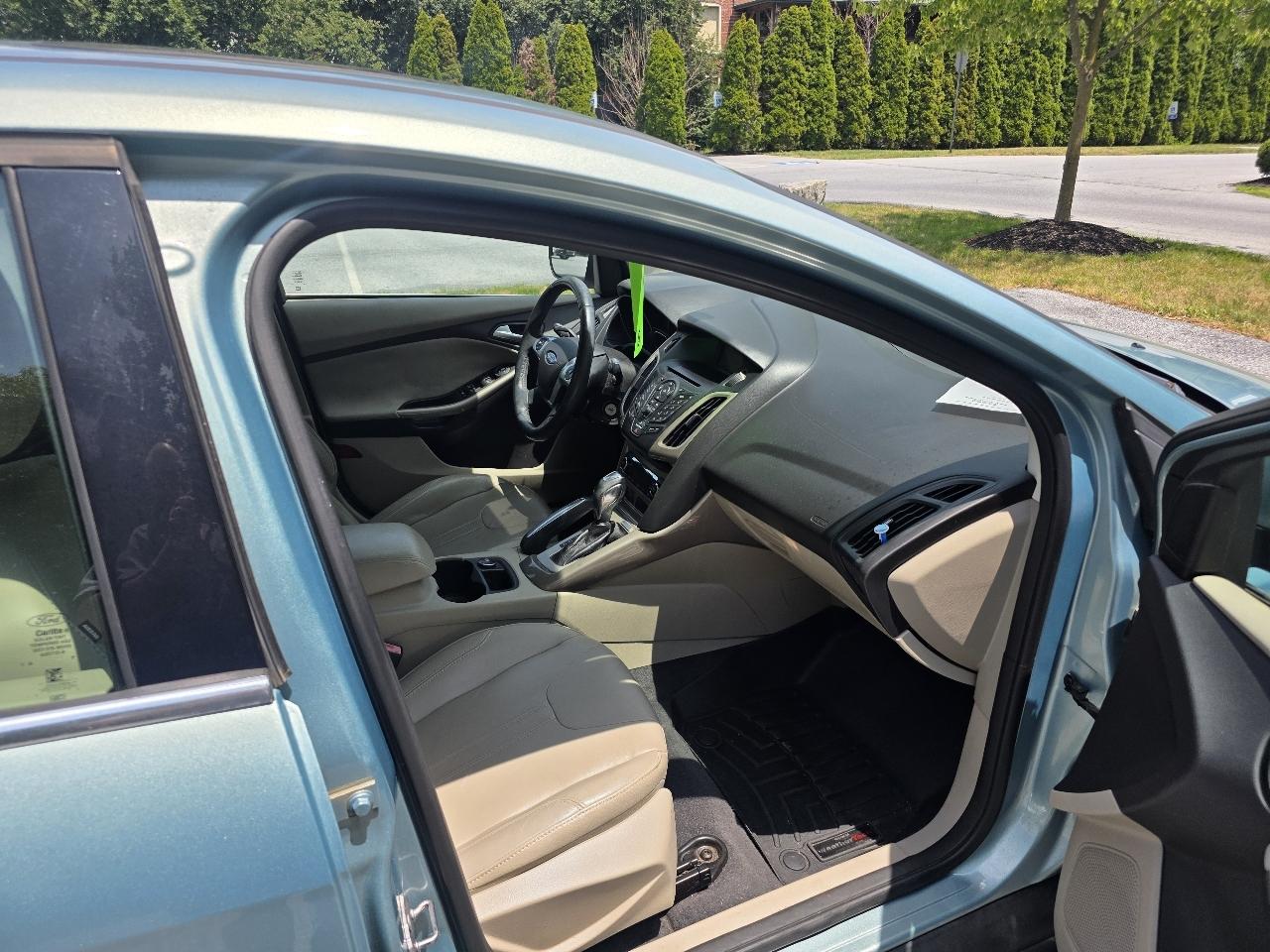 Ford Focus SEL Sedan 2012