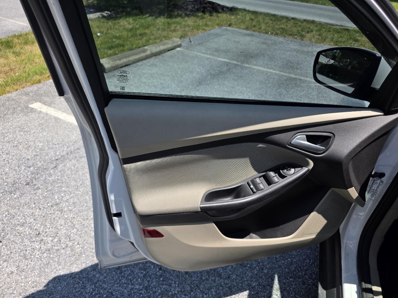 Ford Focus SE Hatch 2013