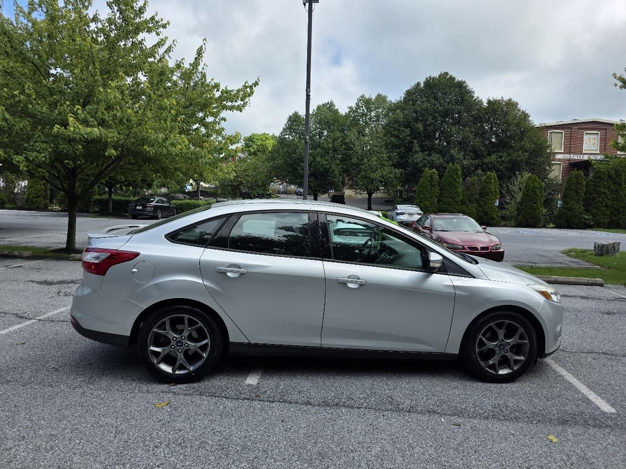 Ford Focus SE Sedan 2013