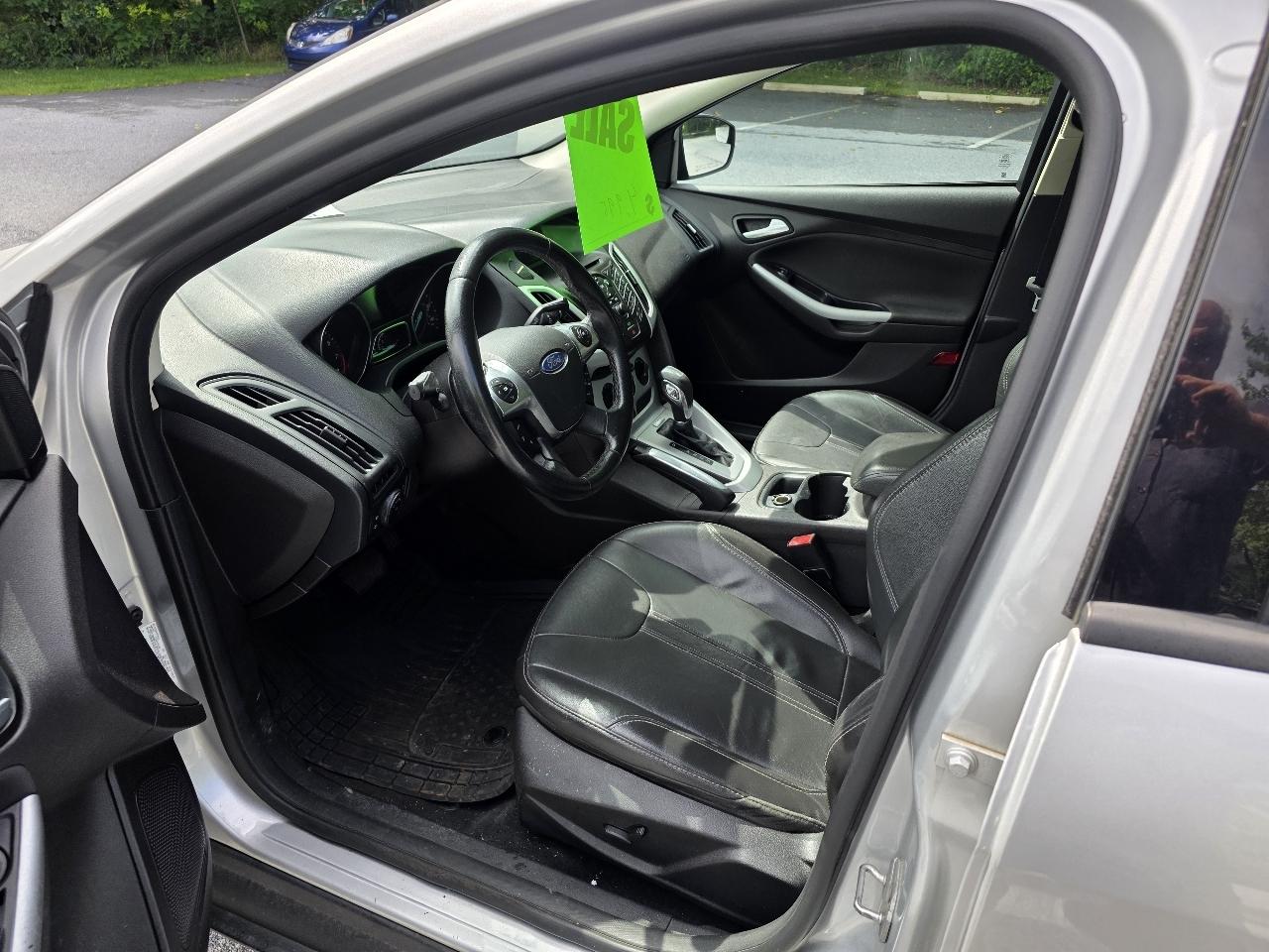 Ford Focus SE Sedan 2013