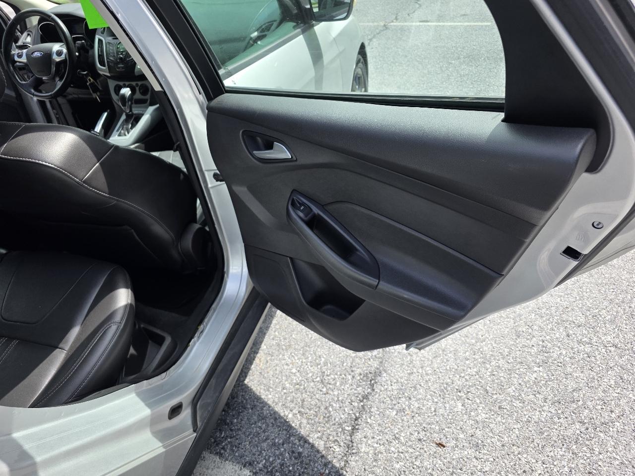 Ford Focus SE Sedan 2013