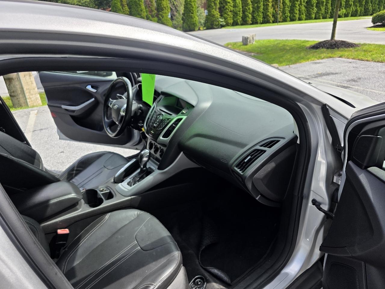 Ford Focus SE Sedan 2013