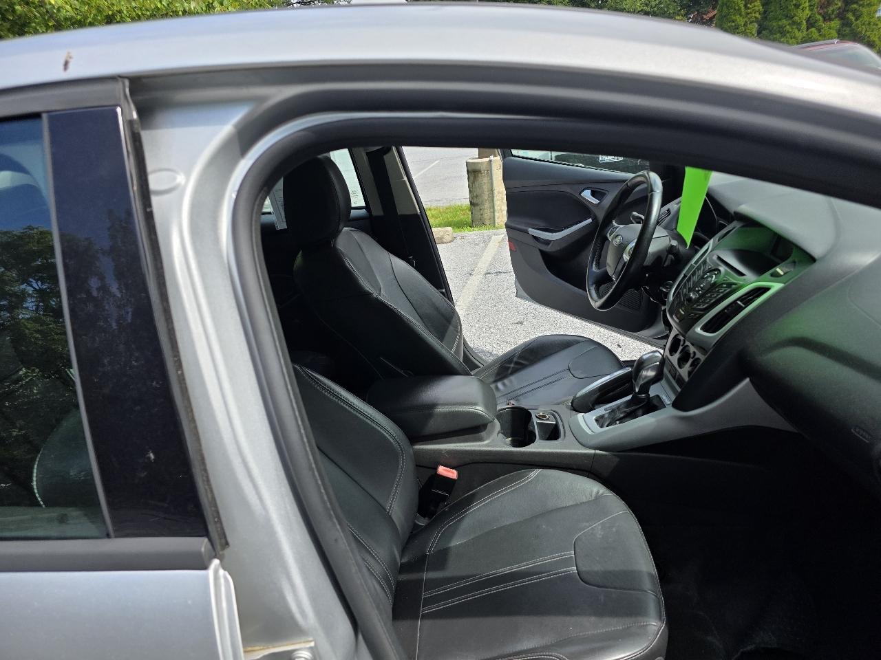 Ford Focus SE Sedan 2013