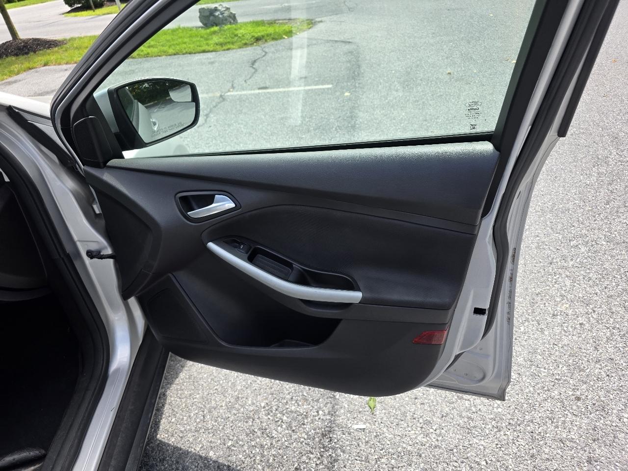 Ford Focus SE Sedan 2013