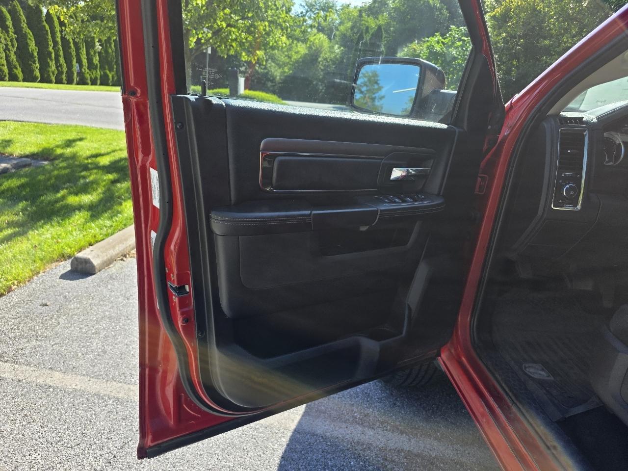 RAM 1500 Sport Crew Cab SWB 4WD 2014