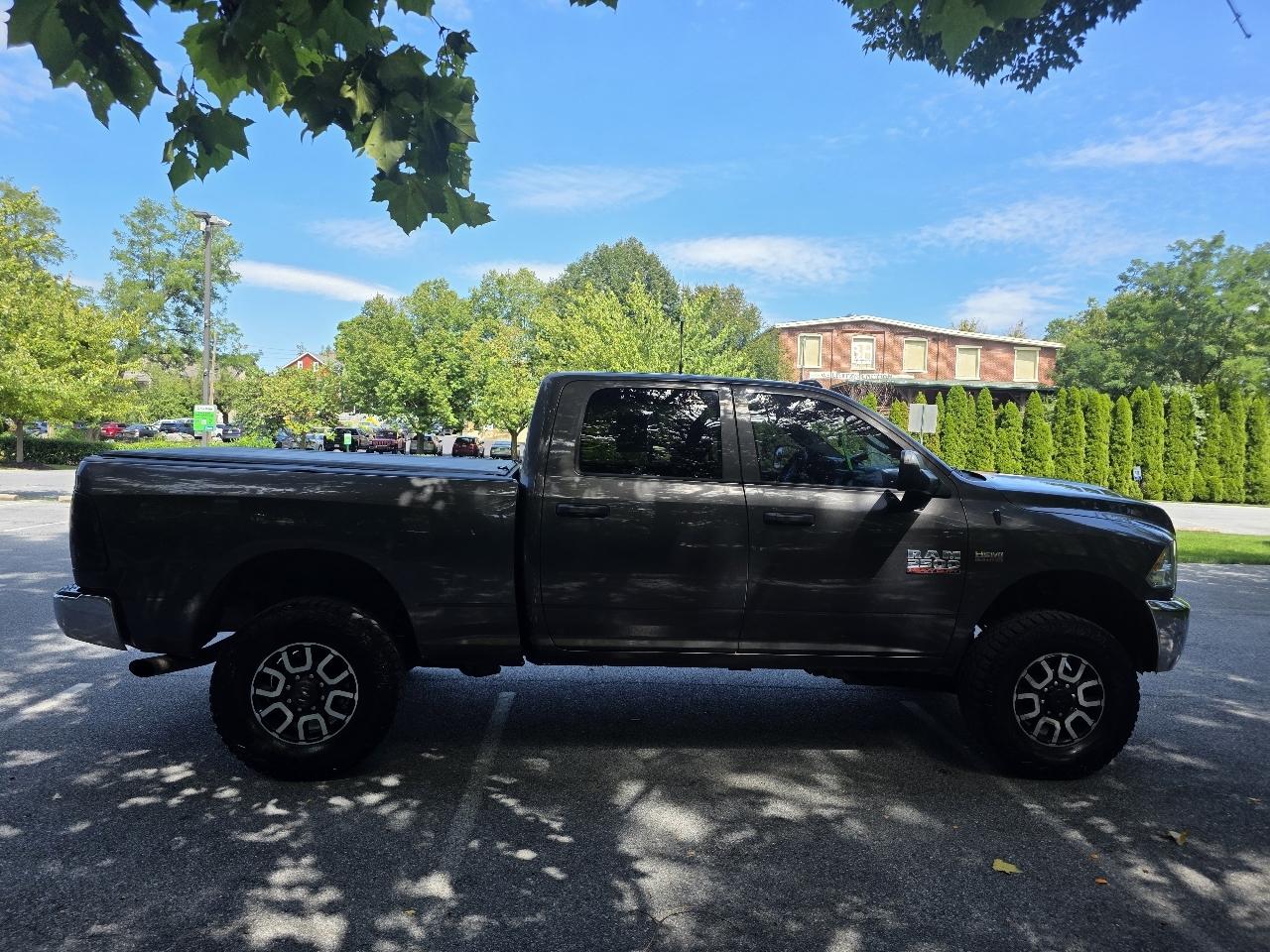 RAM 2500 Tradesman Crew Cab SWB 4WD 2016