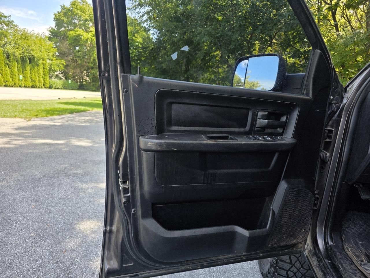 RAM 2500 Tradesman Crew Cab SWB 4WD 2016