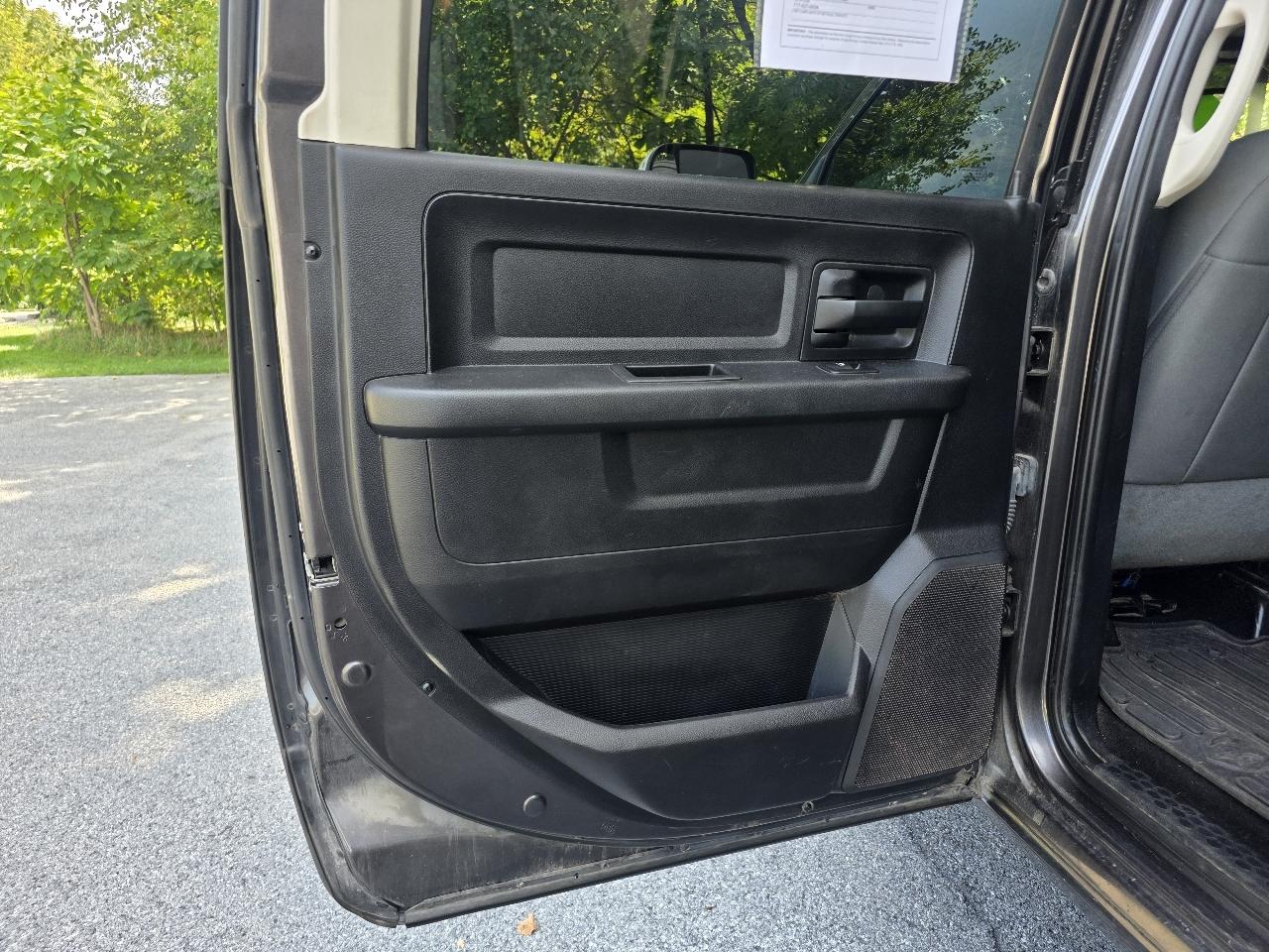RAM 2500 Tradesman Crew Cab SWB 4WD 2016