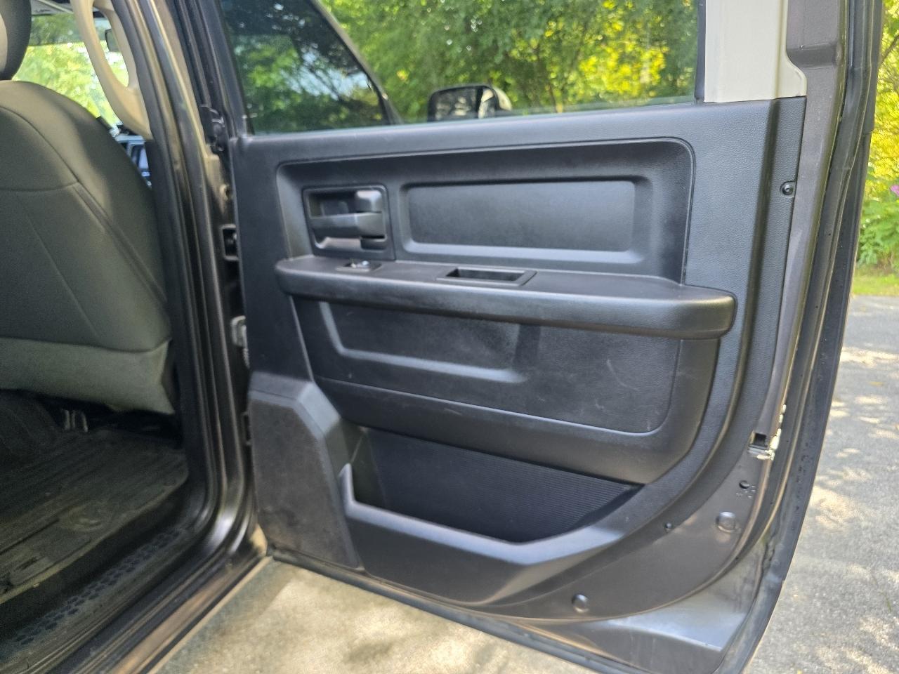 RAM 2500 Tradesman Crew Cab SWB 4WD 2016