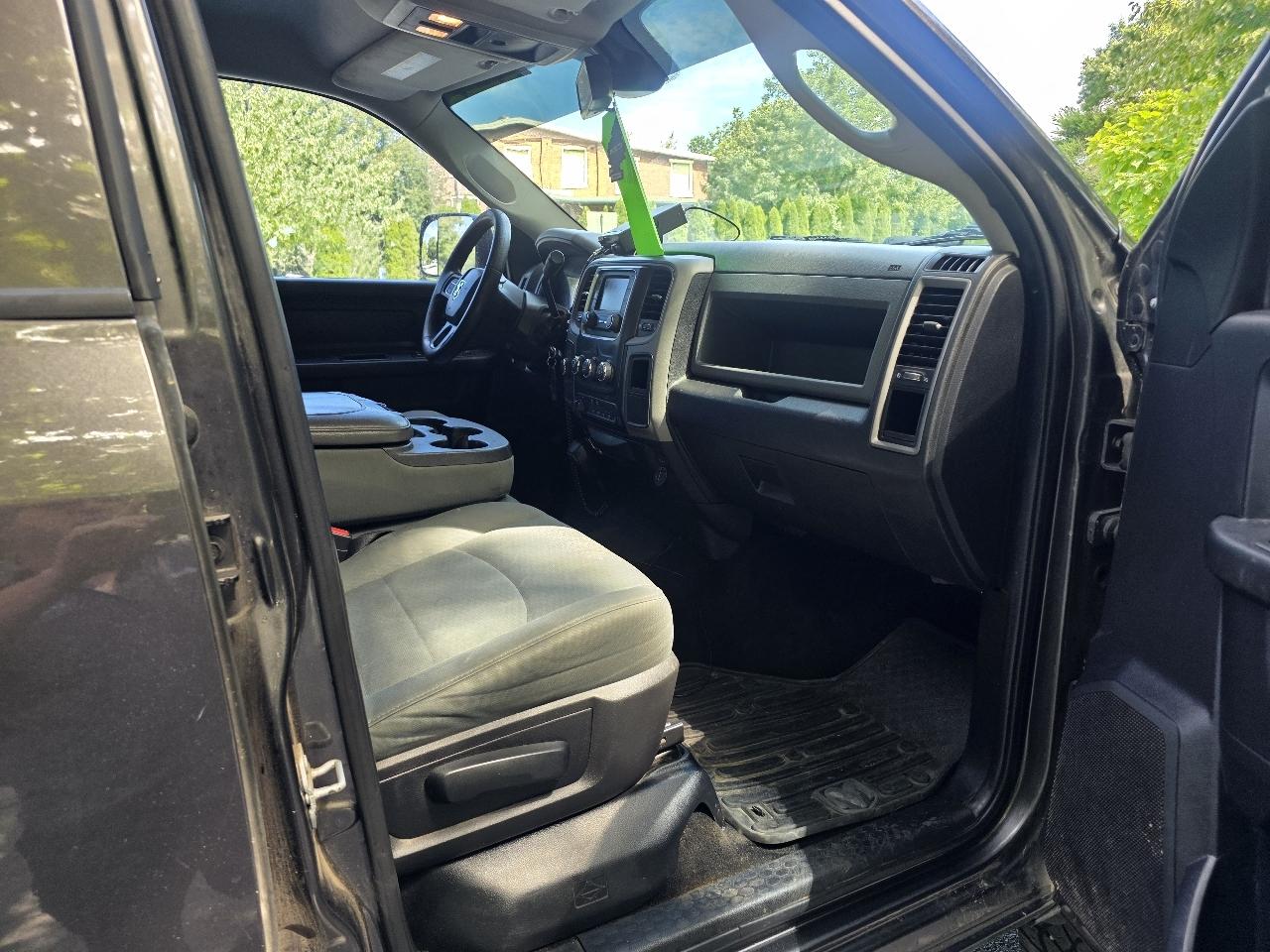 RAM 2500 Tradesman Crew Cab SWB 4WD 2016