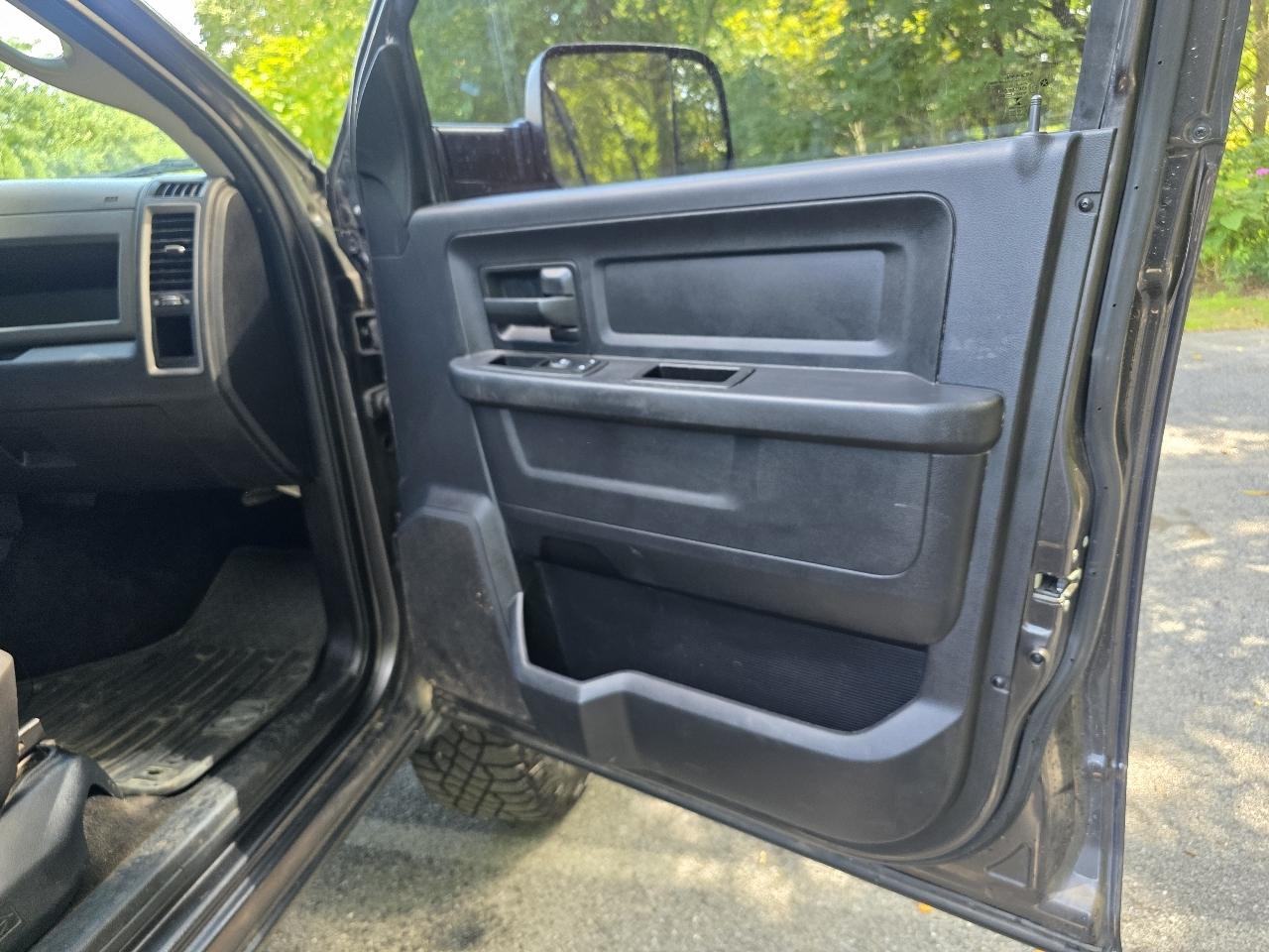 RAM 2500 Tradesman Crew Cab SWB 4WD 2016